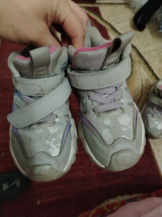 Куртка безрукавка и Красовки