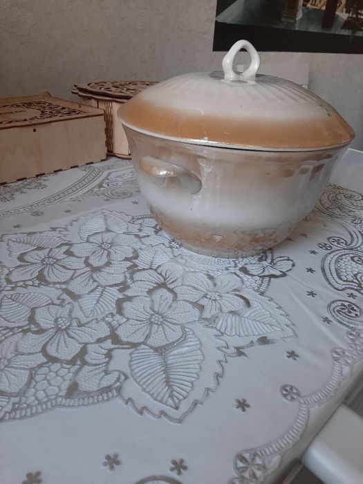 Продаю супницу (советская)