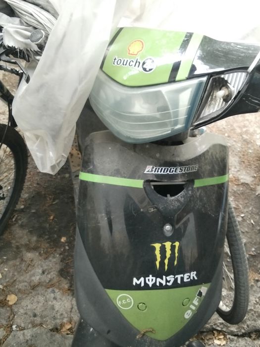 Продам скутер  стоит на ЖД приходите смотрите