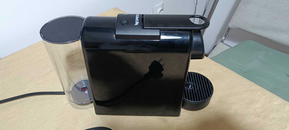 Nespresso Essenza Mini кафемашина с капсули