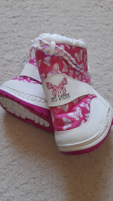 Продам детский комбинезон и ботиночки