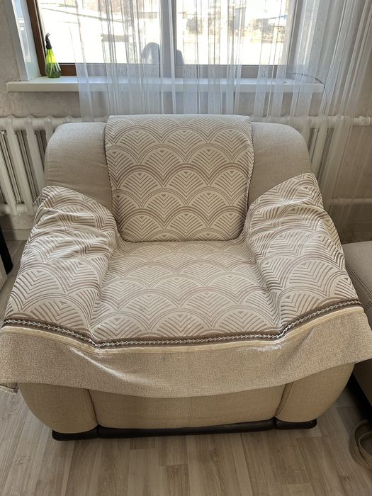 Срочно! Продам хороший диван с креслом