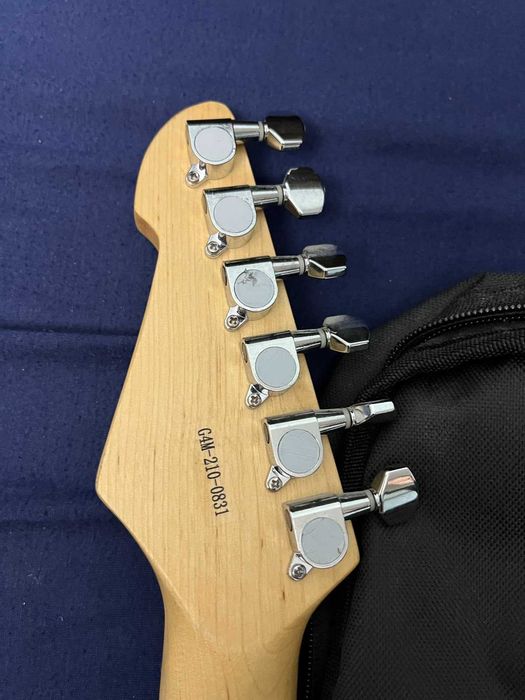 Електрическа китара с усилвател ,калъф, стойка и още аксесоари