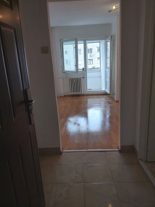 Vand garsoniera  zona  Dristor