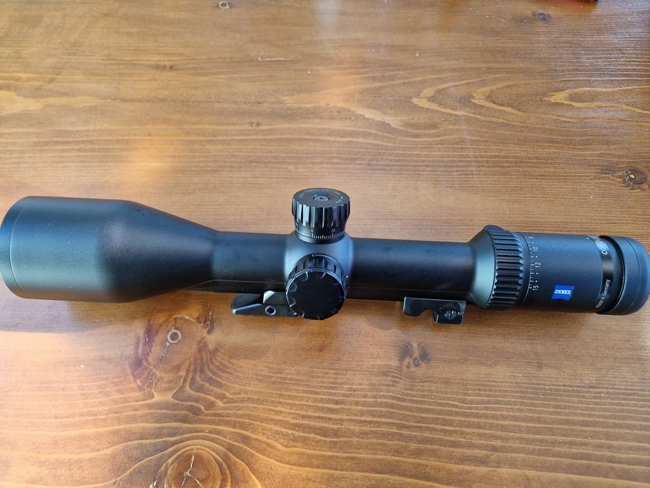 Vind-Schimb Luneta Zeiss Conquest V6 2.5-15x56/IR60 ASV cu sina