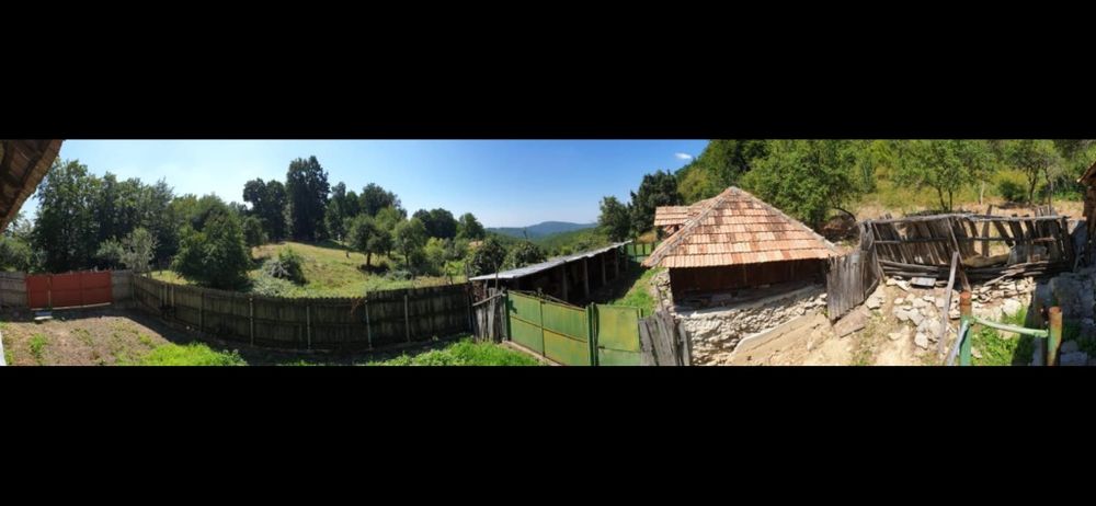 Casa veche la munte cu teren de 7500m2