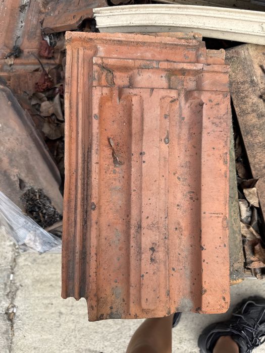 Керемиди използвани 300бр 50лв ИМАМ МОТОКАР ДА ГИ КАЧА