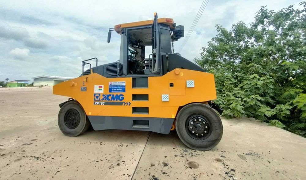 16 Тон   XCMG XP163   Каток пневмошинный