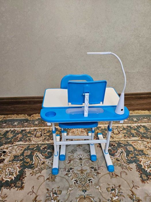 Детский письменный стол со стулом