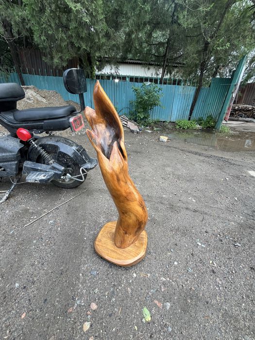 Продам деревяную статуэтку