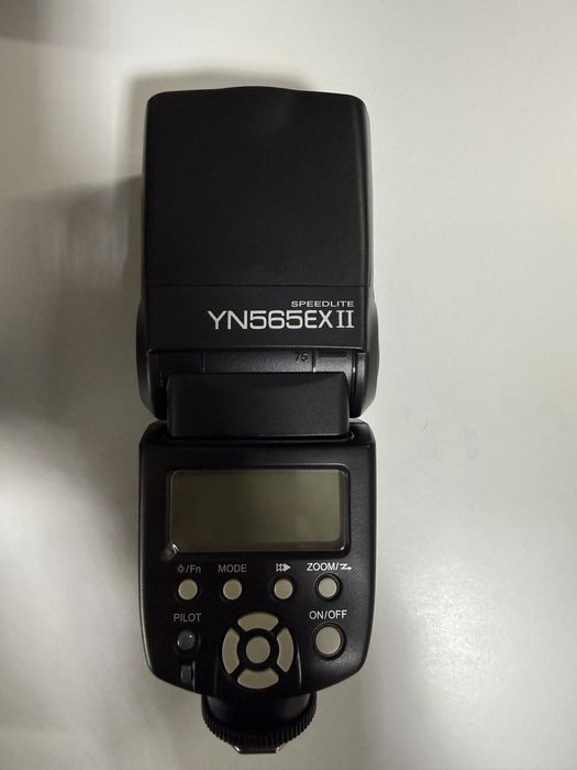 Vand kit foto Canon EOS 60D + obiectiv + blit detasabil