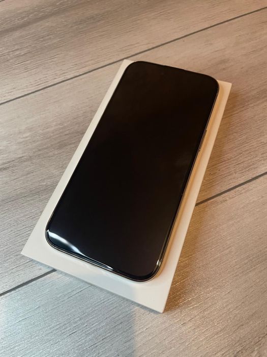 Vând/Schimb iPhone 17 Air Gold, garanție.