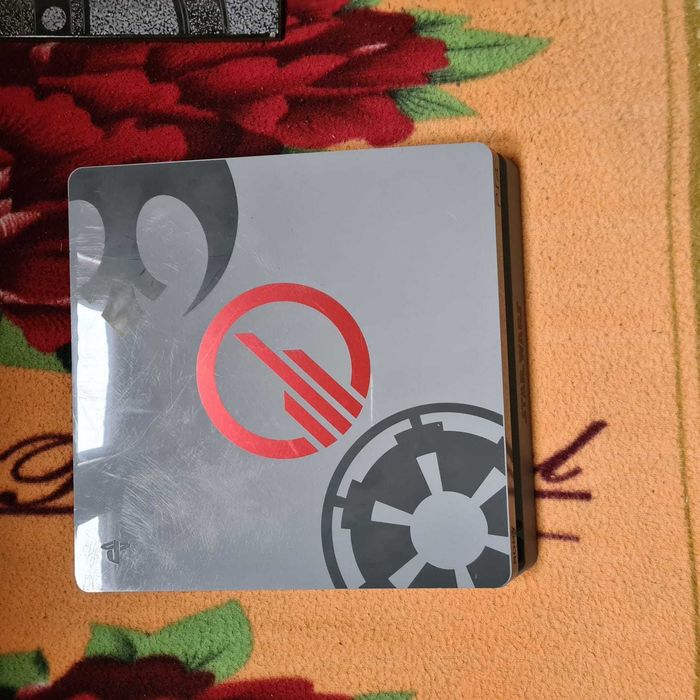 Vând PS4 ediție limitată!!!