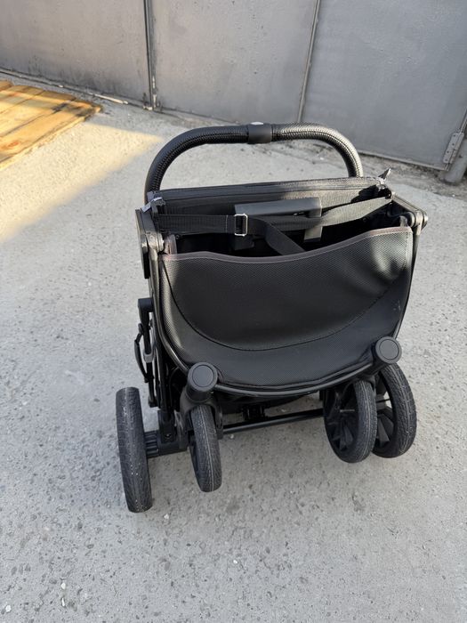 Продается детская прогулочная коляска