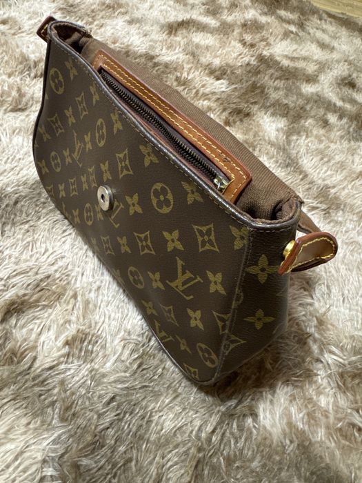 Geantă Louis Vuitton
