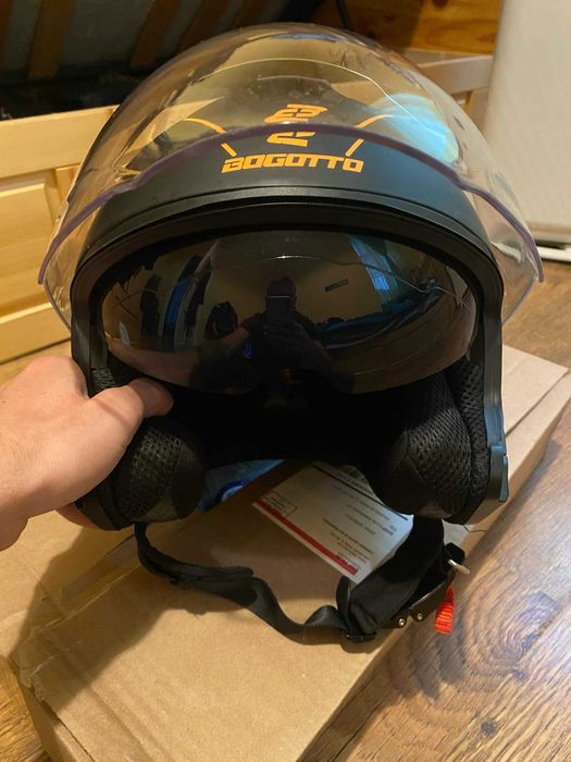 Продавам каска Богота