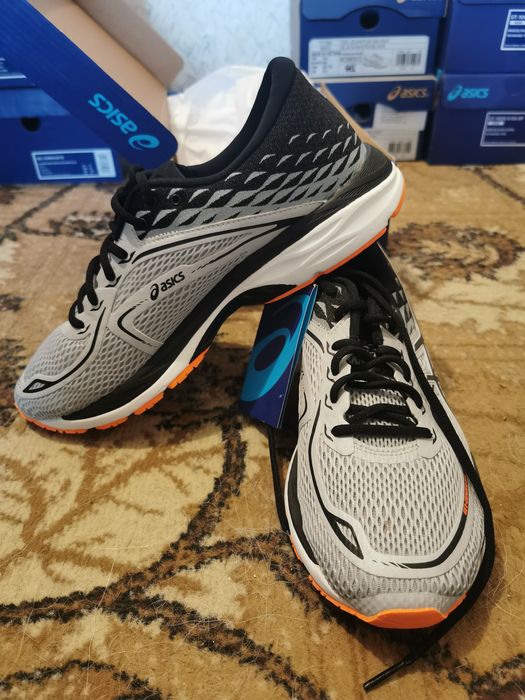 Маратонки 41.5 и 45 номер ASICS GEL-CUMULUS 19