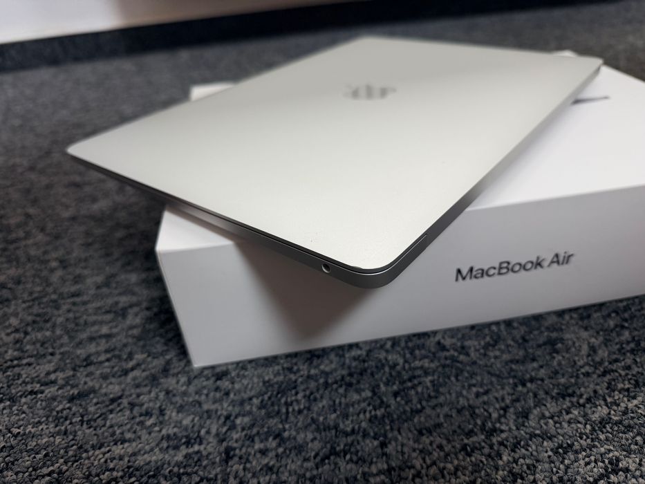 Vând schimb MacBook Air M1, 2021, 512 GB, factura, impecabil
