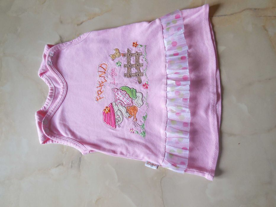 Lot 6 hainute pentru bebe fetita de 6 - 9 luni