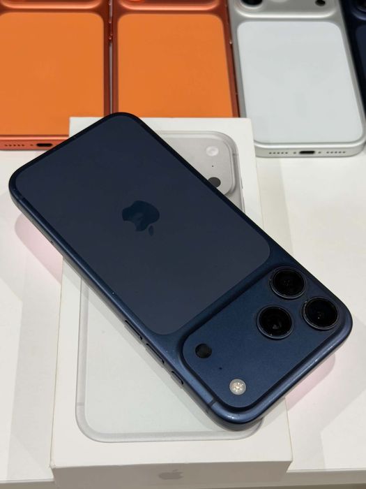 iPhone 17 Pro Max Deep Blue