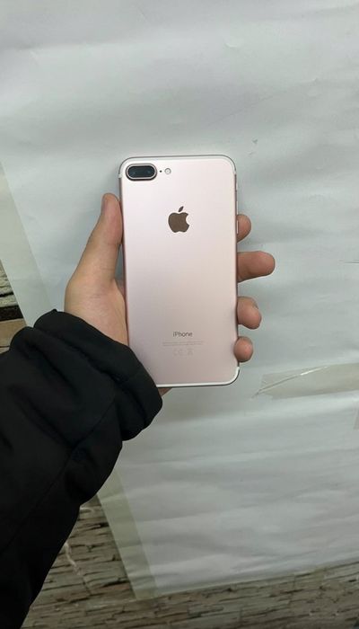 Продам iPhone 7+
