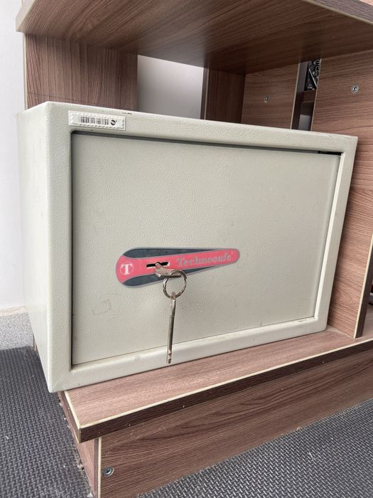 Продам Сейф б/у Safe deposit