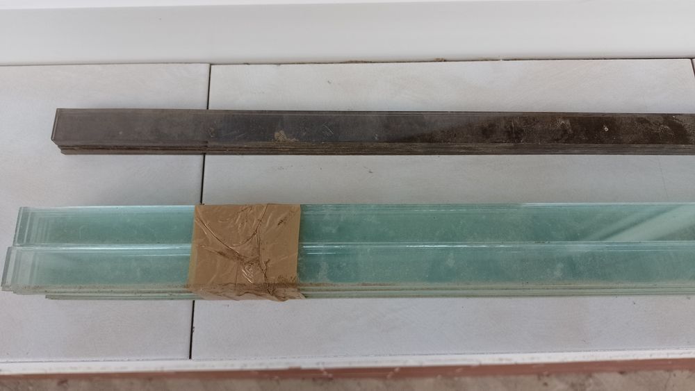 Geam îngust pentru mozaic