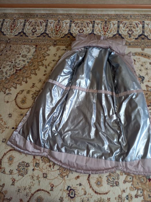 Продам пальто для девочки