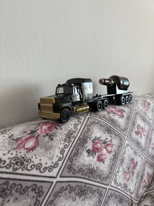 Камион с бутилка от бира