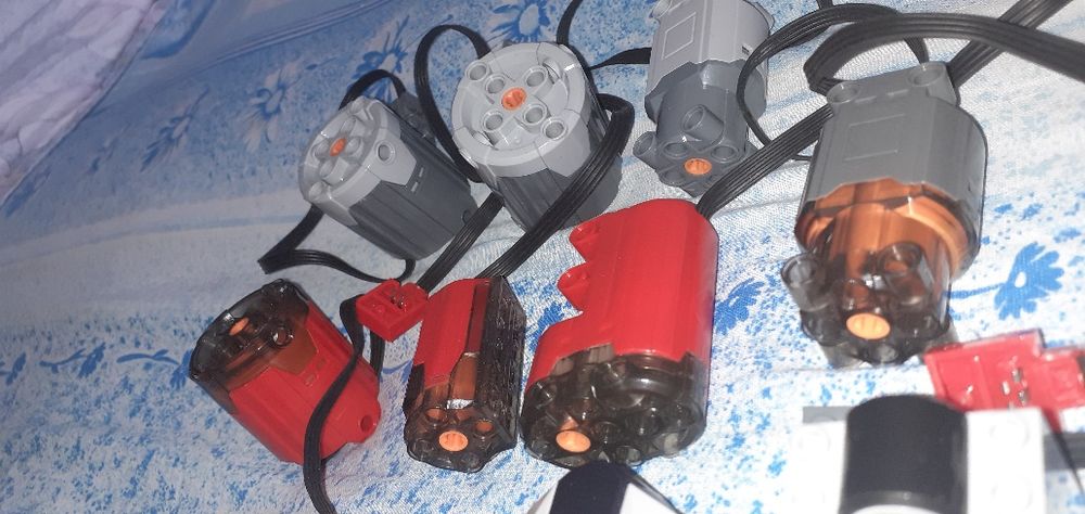 Продам двигатели на конструктор лего