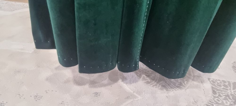 Платье в изумрудном цвете