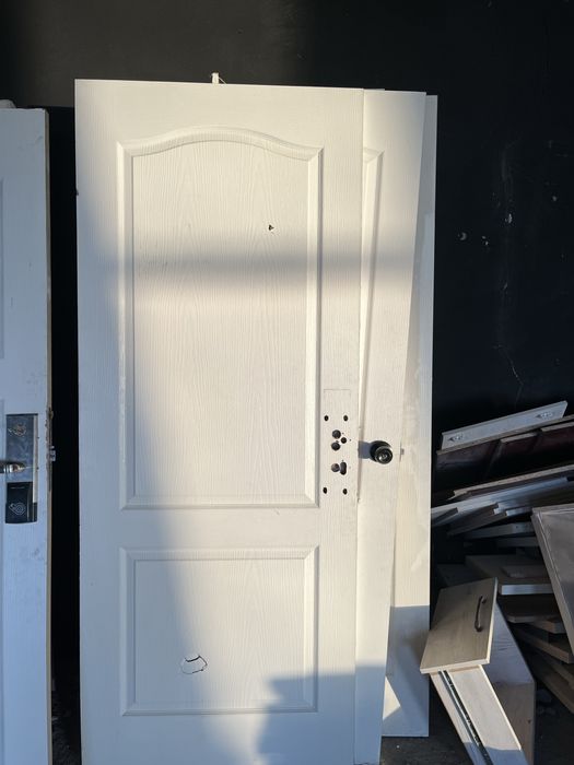 Двери деревянные , в хорошем состояние