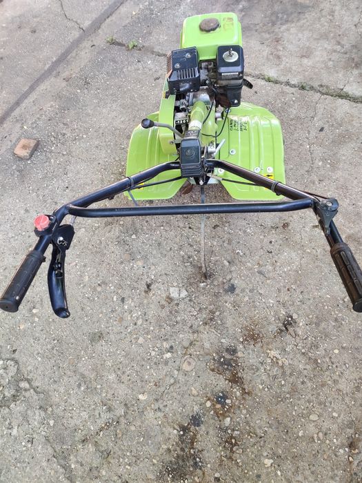 Vând motocultor folosit foarte puțin