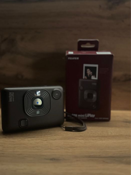 Продам instax mini liplay