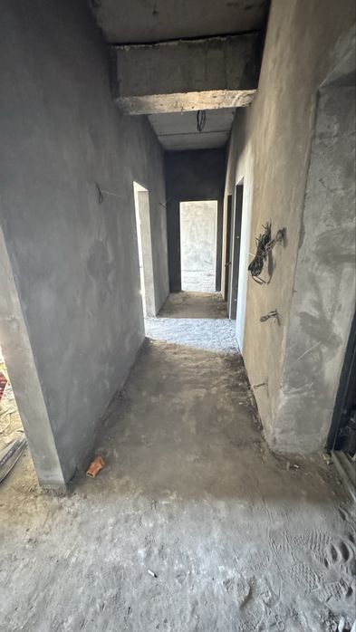 Kvartira sotiladi 72 kv 3 xona kadastiri bor