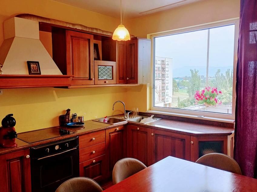 Дава се под наем Многостаен апартамент в Пловдив, Въстанически - 130 кв.м за 960 € - Снимка #2