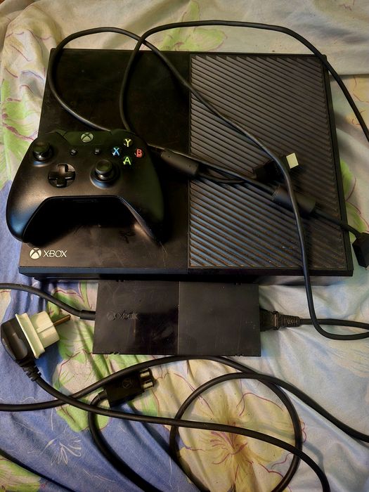 Xbox One 500gb запазен