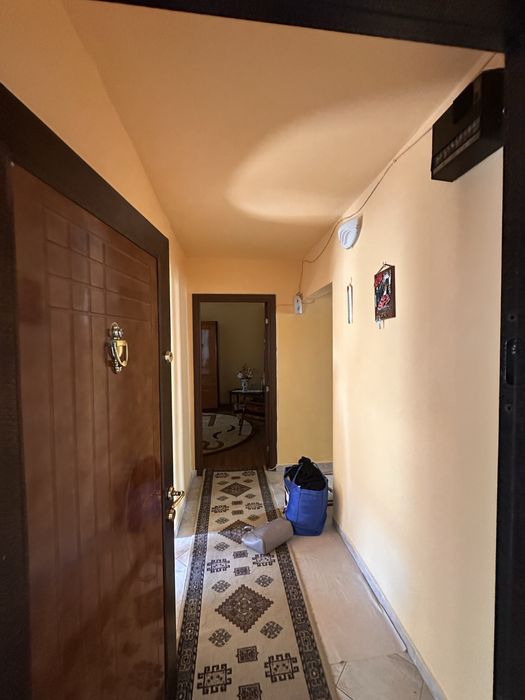 Apartament/2 bai, 4 camere,bucatarie.