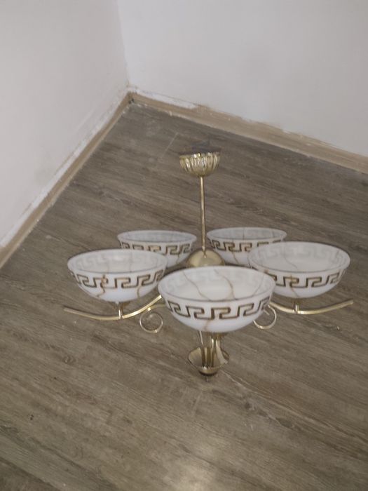 Продам люстру  бу