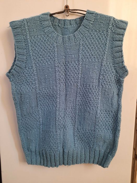 Вязаные безрукавки