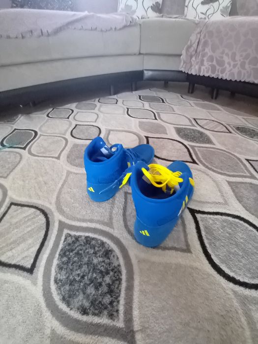 Продавам борцовки ползвана 1 година.