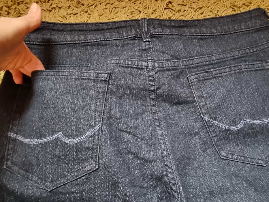 Jeanşi drepti cu stretch marimea 40
