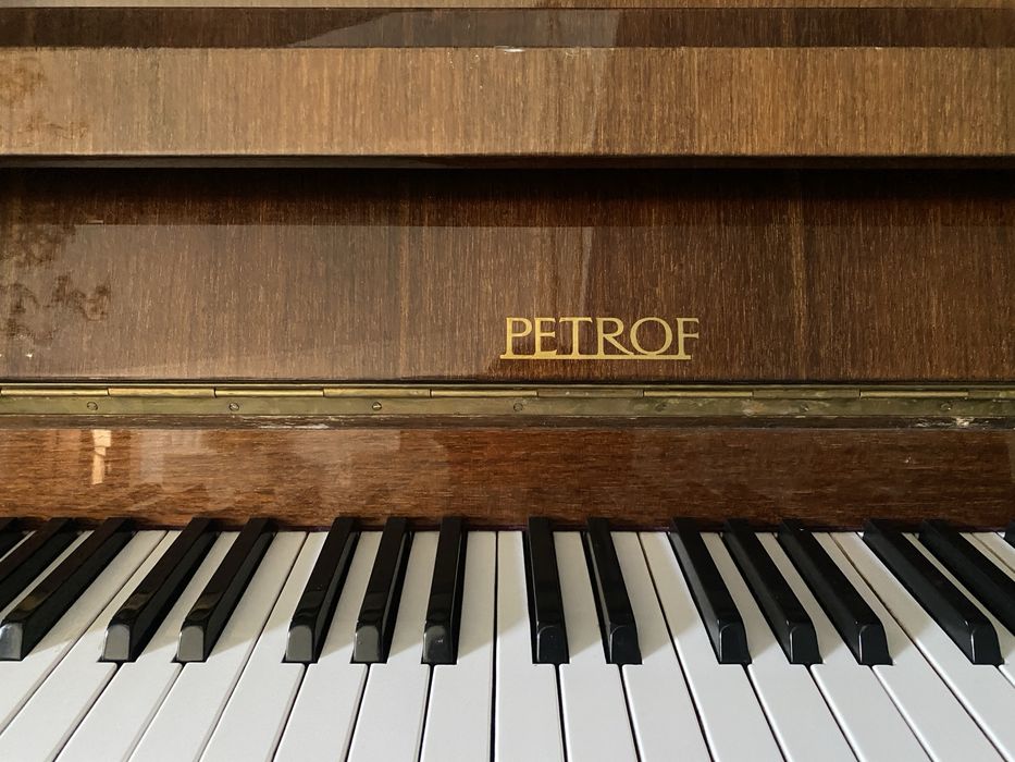 Продаю фортепиано PETROF