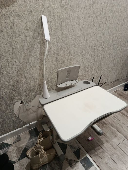 Десткий стол для учебы