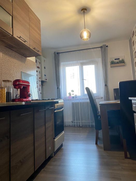 Vand apartament cu 2 camere decomandat!