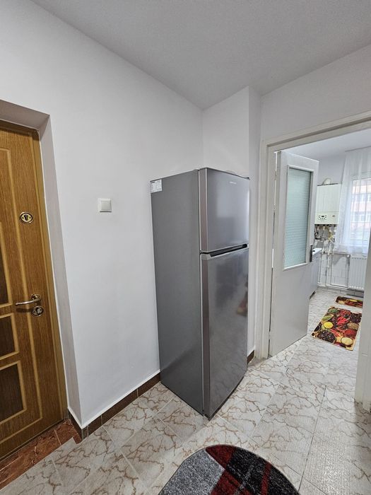 Închiriez apartament 2 camere zona Crâng "în spate la  supermarket ul Penny"