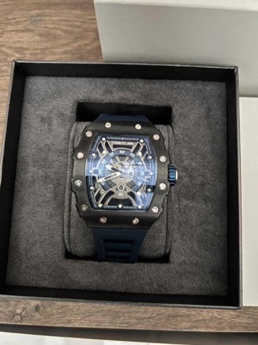 Часовник CERRUTI 1881 с кутия и гаранция