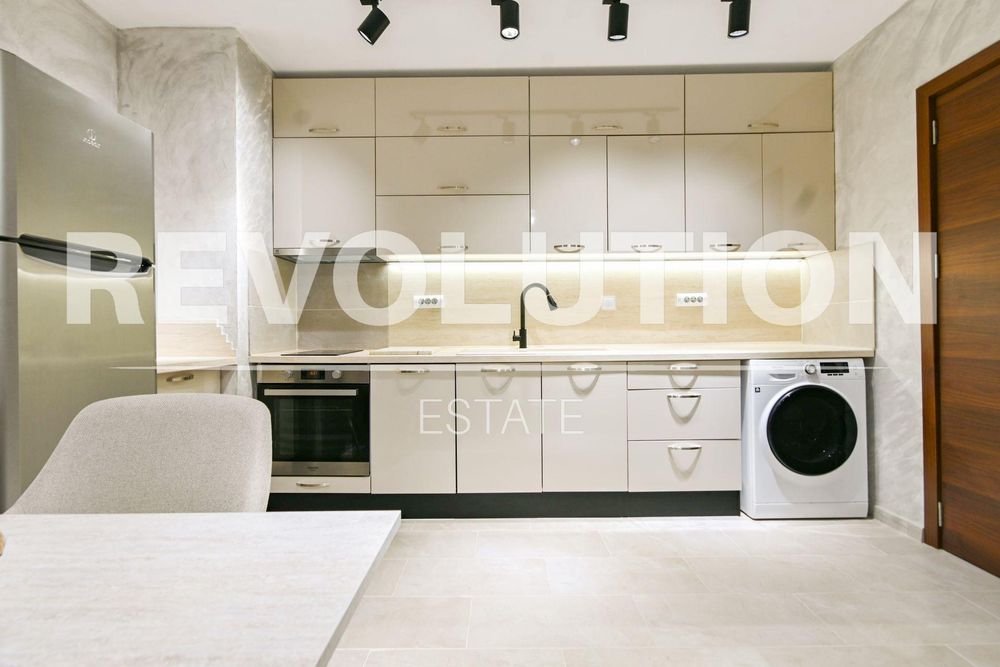 Двустаен апартамент в ж.к. Люлин 10