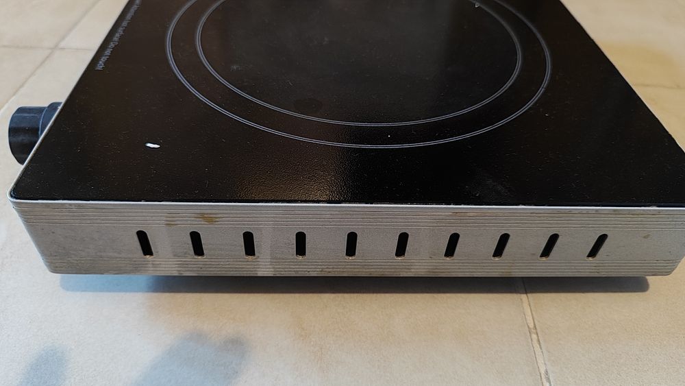 Керамичен котлон Muhler MHP-2099IS, 2000 W - работещ.