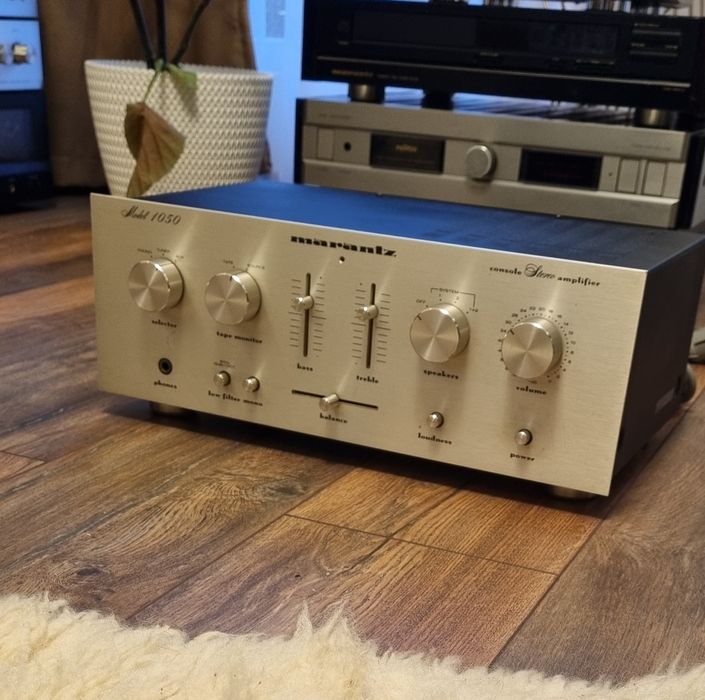 Marantz 1050 Stereophonic Amplifier
